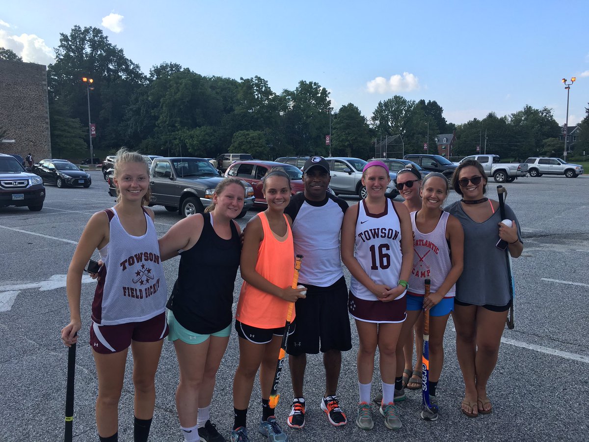 <a href="/DDance_BCPS/">Rhonda Hooper</a> supporting Towson field hockey🏑🏑🏑 (also check out our sick new uniform Kath is wearing)