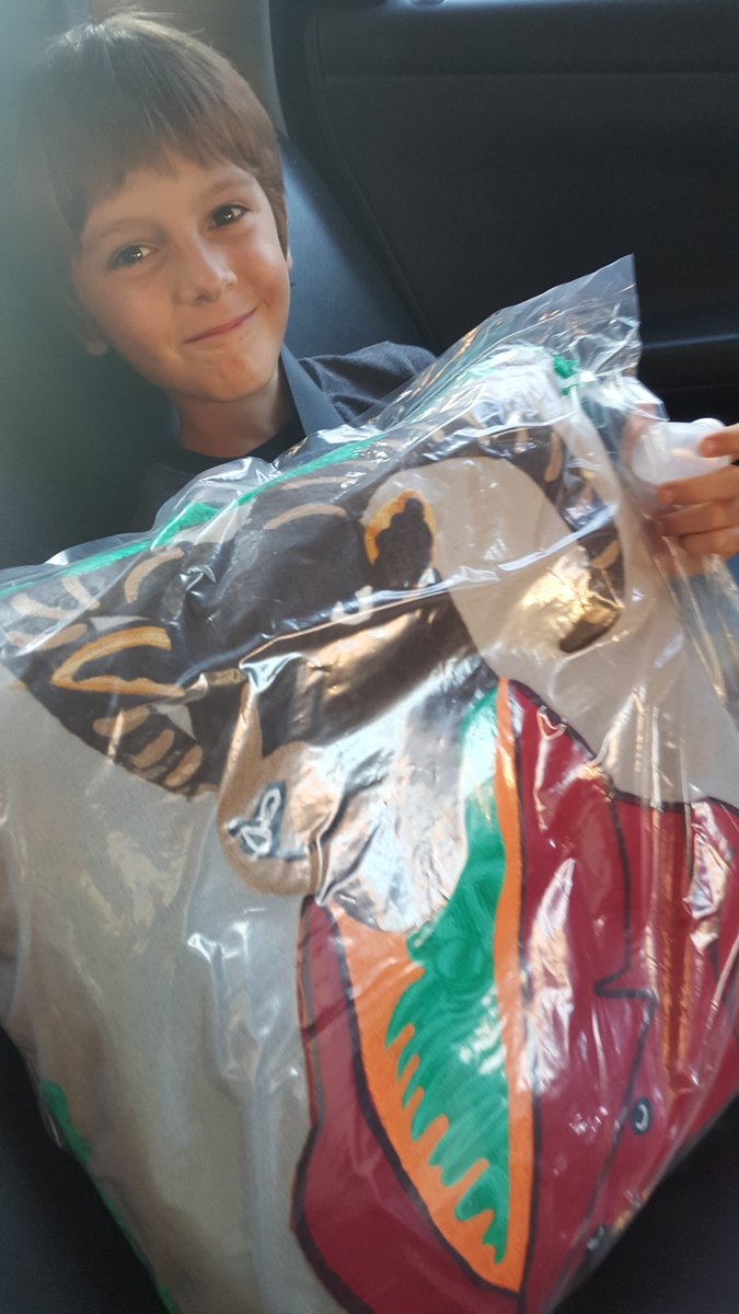 WendyBairos's tweet photo. Food inspires shopping at Queen west night market #qwnm #hubba https://t.co/yudFmItnhC
