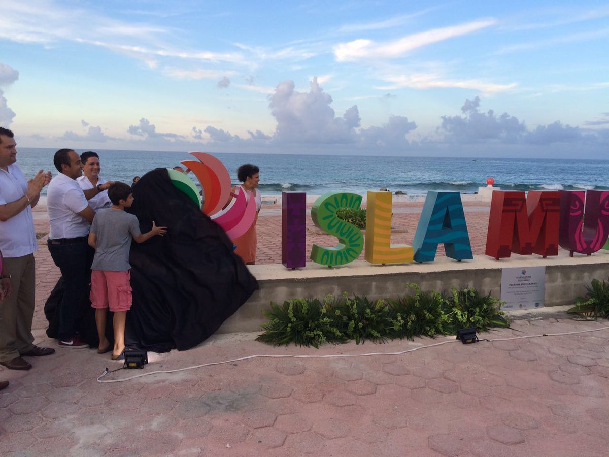 novedadesqroo's tweet photo. #IslaMujeres estrena parador fotográfico en su aniversario 166. 
Fotos: @joselo42 https://t.co/xs0Jt1G2wo