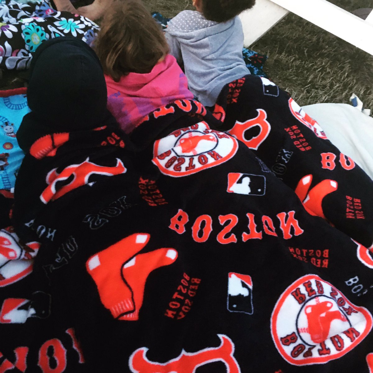 Flirtyfunlashes's tweet photo. #BostonRedSox #movienights #cousins #bestblanketever https://t.co/FK3Ont5SaX
