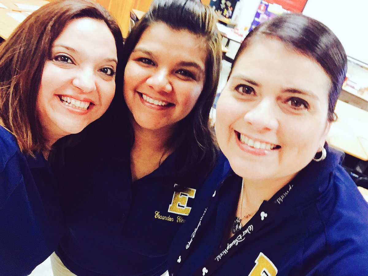 sandritav44's tweet photo. @EscandonEagles #MeetTheTeacher #districtofchampions         with 2 of my beautiful friends ! https://t.co/5WAe1NXx65