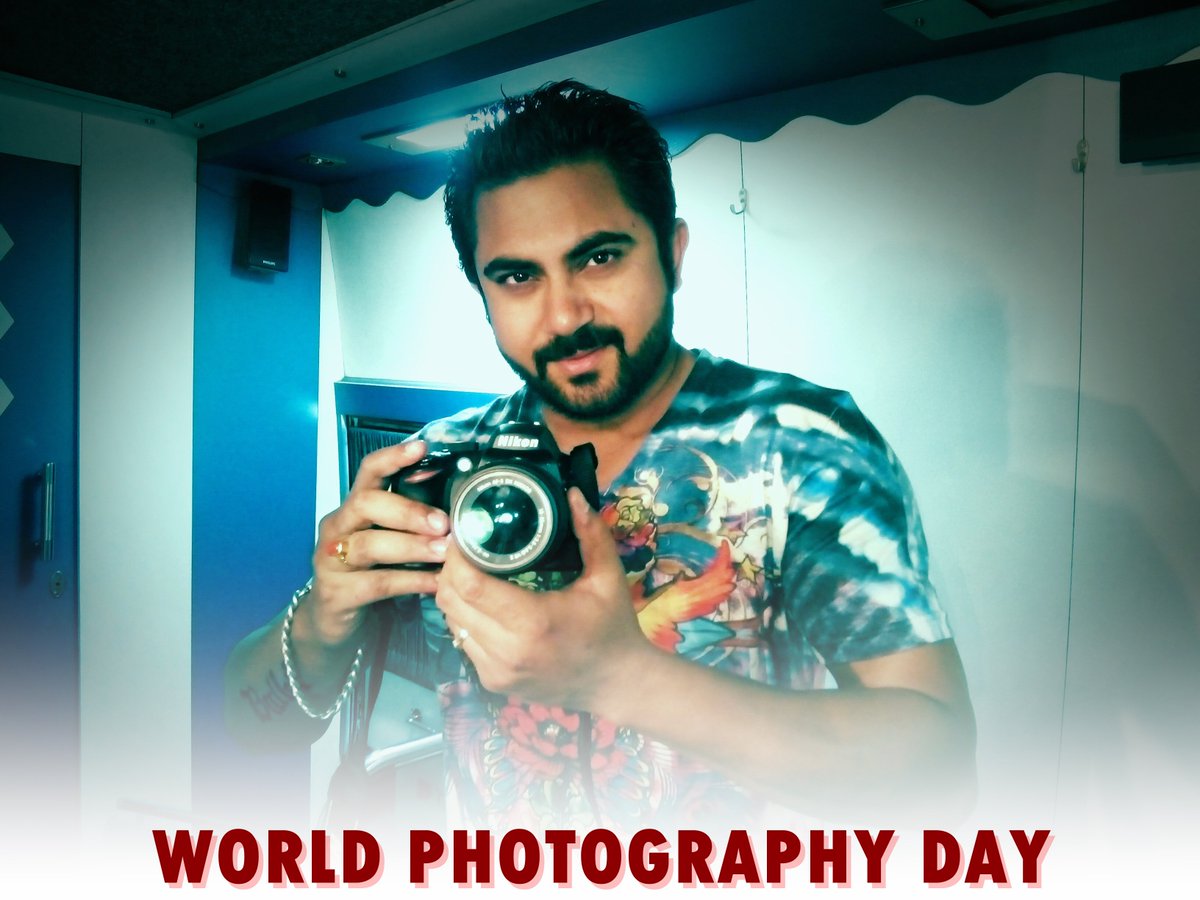 myslf_soham's tweet photo. This is dedicated to all the Photographers
Who takes ur pictures &amp; themselves stay out of focus
#WorldPhotographyDay https://t.co/P3UnHrhGys