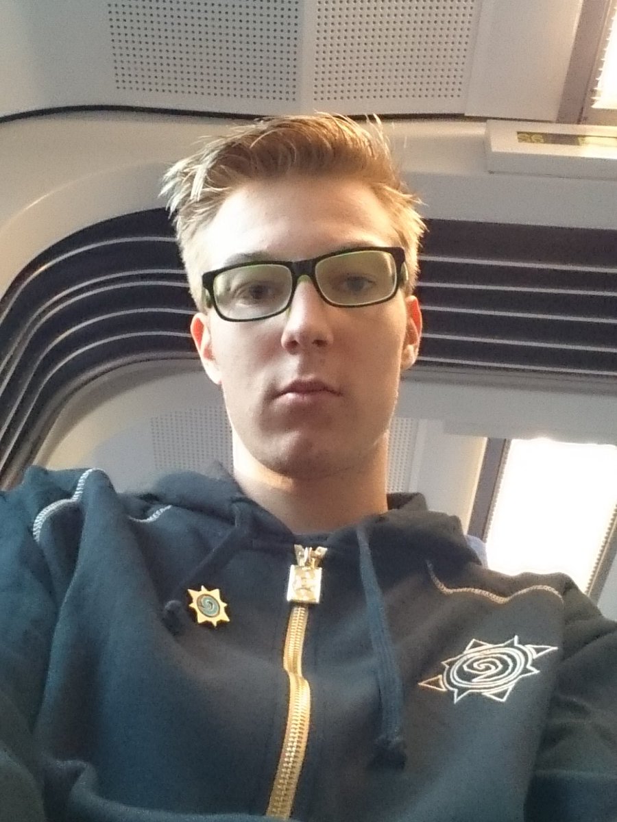 luckydraw_32's tweet photo. Auf zum Zweiten Tag #gamescom2016 https://t.co/DsLavKaLV9