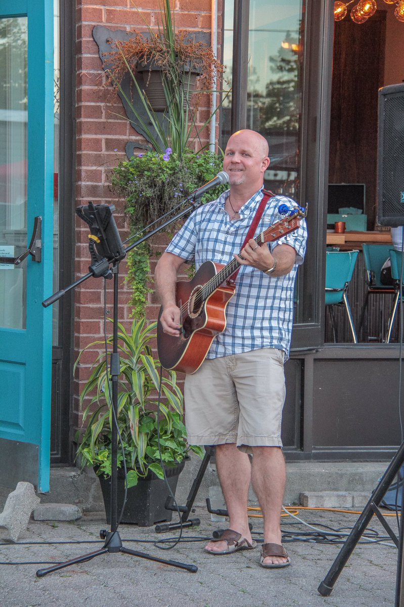EventPhotoMan's tweet photo. Tonight @byronfreehouse cschramek@rogers.com playing on the patio, great night, great food. #lndont #ldno nt #music https://t.co/VTAI28eTCy
