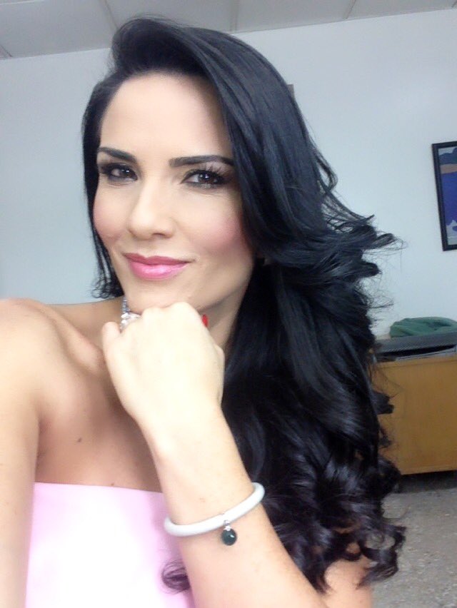 beatrizhalvarez's tweet photo. Feliz con mi brazalete de #elementsColombia... Nueva tienda multitud marcas en Andino #recomendado https://t.co/McQswsGR2A