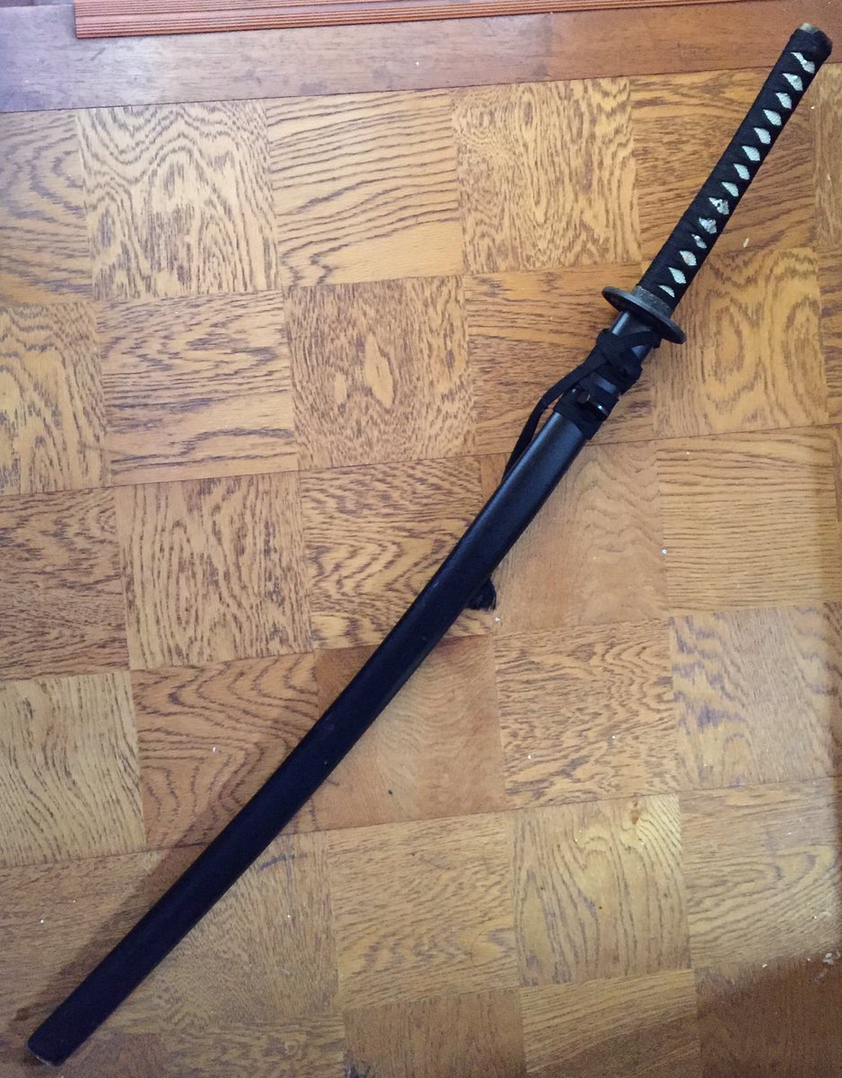 雨介 レインメイカー A Twitter この刀の名前を知りたい 90cm 鍔と柄頭に龍の彫刻 浅草で買った と言われました 模造刀 教えて