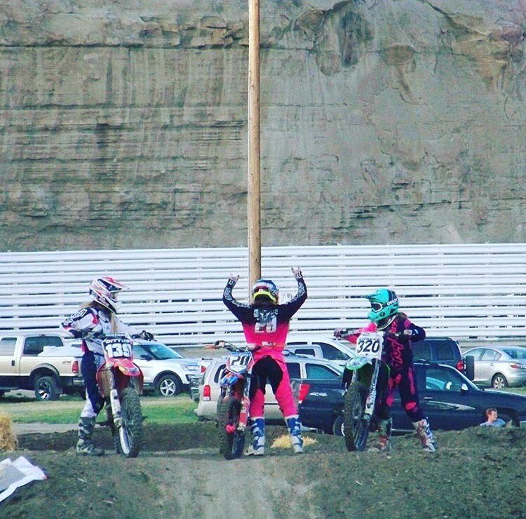 mannup320's tweet photo. Supercross was great! We proved that the women deserve to be out there racing too! #girlsridetoo https://t.co/iLijawDrIL