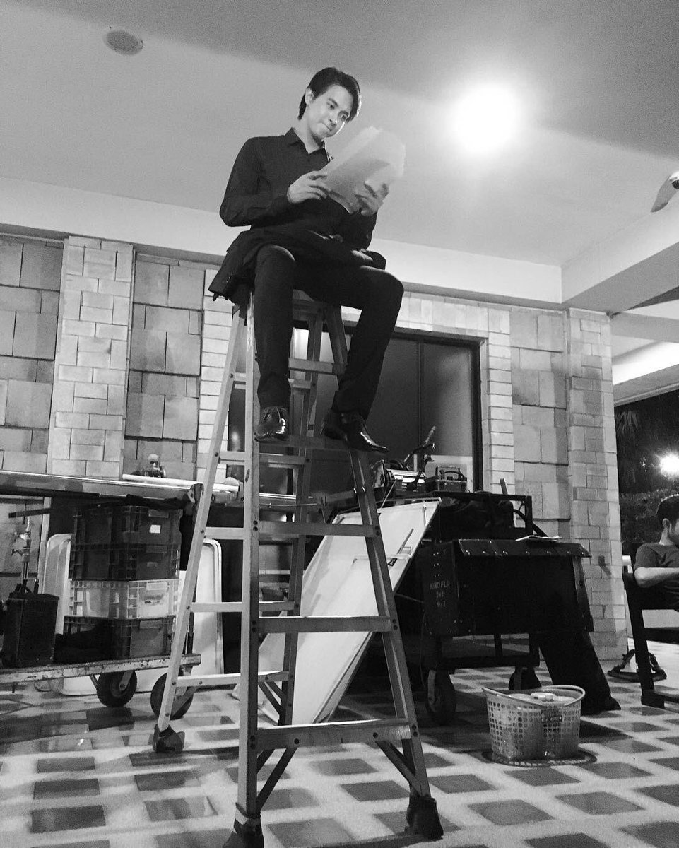 เก้าอี้ส่วนตัวระหว่างรอเข้าฉาก 😎

IG: #jirayu_jj