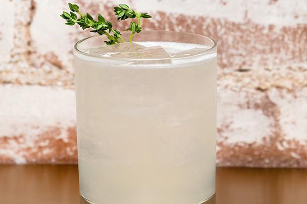 Cocktail Hour! Transport yourself to a vacation destination with a <a href="/901Tequila/">901Tequila</a> cocktail: celeb.bz/2bB3PI0