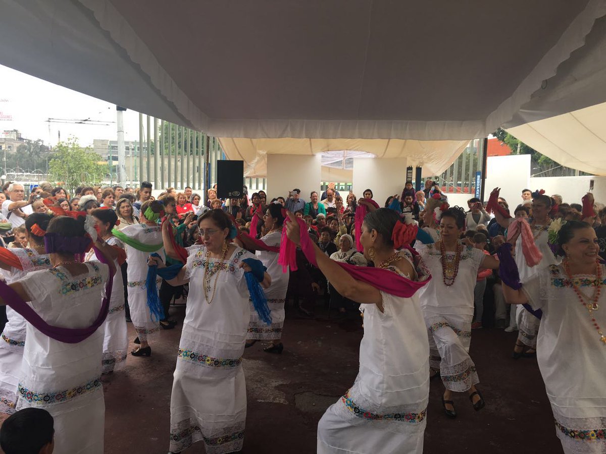 BJAlcaldia's tweet photo. Los alumnos de nuestra #UTEBJ Mixcoac celebraron el cierre de cuatrimestre. ¡Felicidades! https://t.co/n4n813WY91