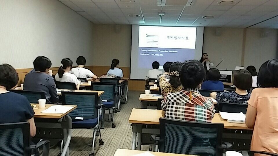 성남시 방문보건센터 58명의 간호사,물리치료사 등의 전문인력은 성희롱예방 및 개인정보 보호법 교육을 이수하였습니다. 방문건강&amp;암관리사업에 만전을 다하고자 방문간호로 바쁜와중에도 교육은 필수입니다 #성남시