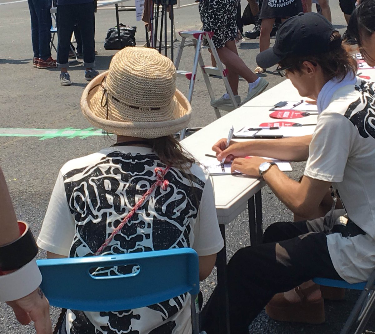 gekirea_baito's tweet photo. 【激レアバイトしてきました】なんとBEAST PARTYパフォーマンス選手権の審査員をさせて頂けることに！重大任務に緊張の2人でしたが最後までしっかりと務めました！ @VAMPS_JPN #BEASTPARTY2016 #VAMPS https://t.co/ntans0usZt