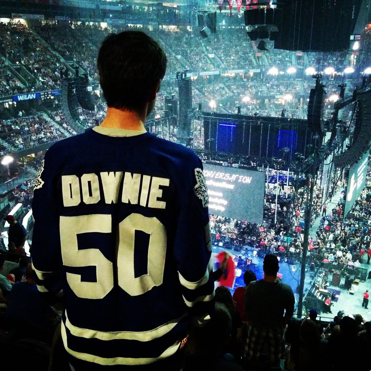 SarahBPower's tweet photo. He resurrected his Leafs sweater for the #manmachinepoemtour in #Ottawa. https://t.co/M8ffp2eUmO