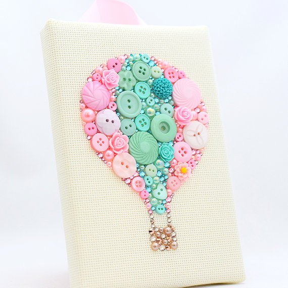 DesignFluor's tweet image. Коллаж из пуговиц