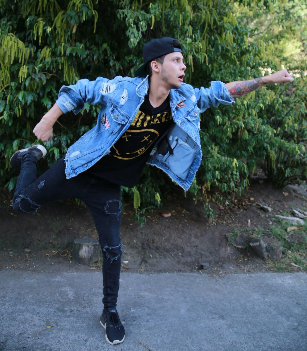 Soymarioruiz's tweet photo. Feliz día a todas las PDC! Por el día internacional del PDC! 👕😂👕 @villalobossebas 💙 https://t.co/BWok47mC3k