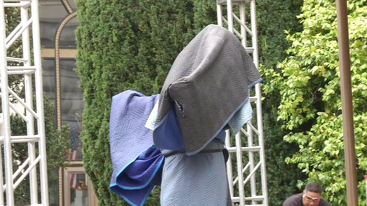 abc7newsbayarea's tweet photo. Excitement is building for Friday's unveiling of a #TonyBennett statue in #SanFrancisco. https://t.co/eKVT0J9P1z https://t.co/i8DAnfZoql