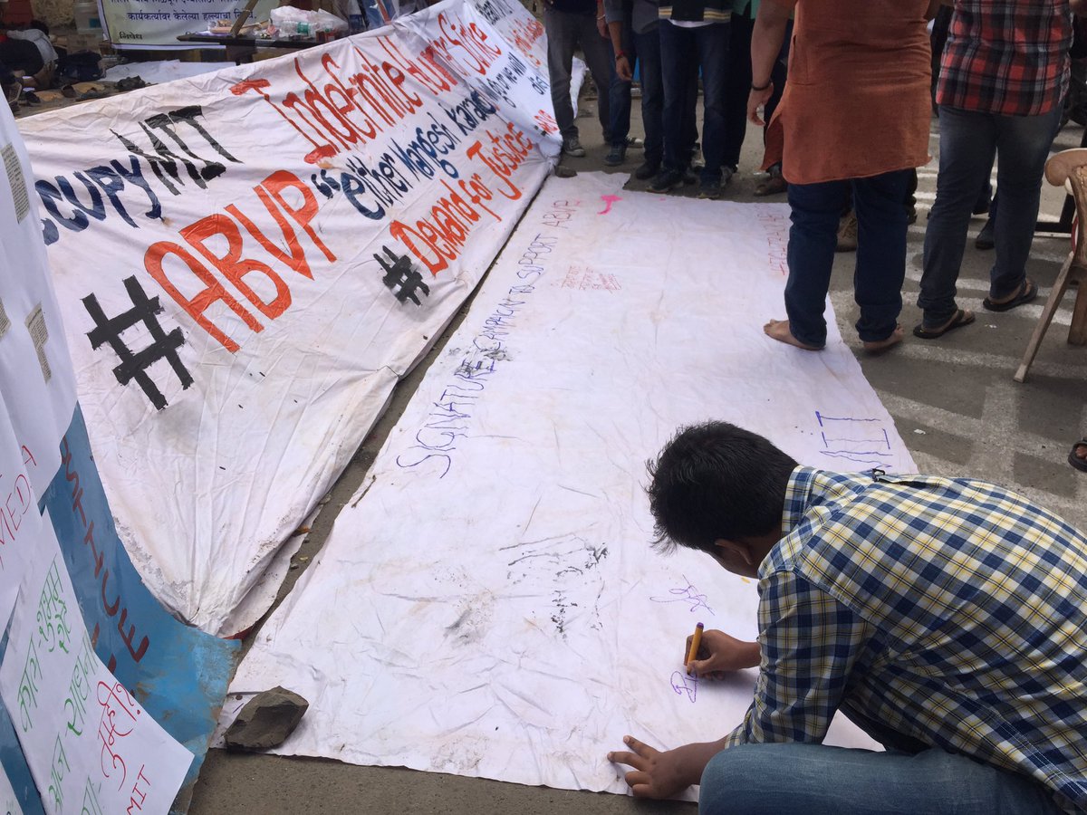 ABVPPune's tweet photo. Signature campaign to support activists on hunger strike in MIT Pune.
ज़ोर ज़ुल्म की टक्कर में संघर्ष हमारा नारा है! https://t.co/7BkdqcObvF