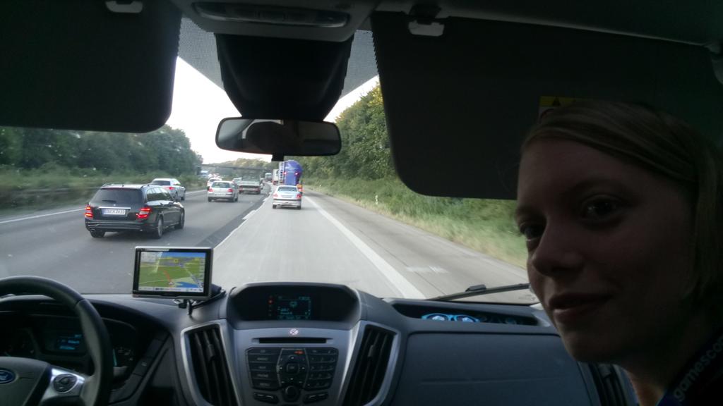 Auf zum 3.Gamescom tag #HGC <a href="/Schneehalm/">Thomas Steinhauer</a> <a href="/Flom1982/">🕹 Flom 👨‍💻</a> <a href="/Squi__/">Squi</a> <a href="/pluesch_heroes/">Plüsch</a> <a href="/JennaHeroes/">Jenna</a> @neffi_hots #KingsGC2016