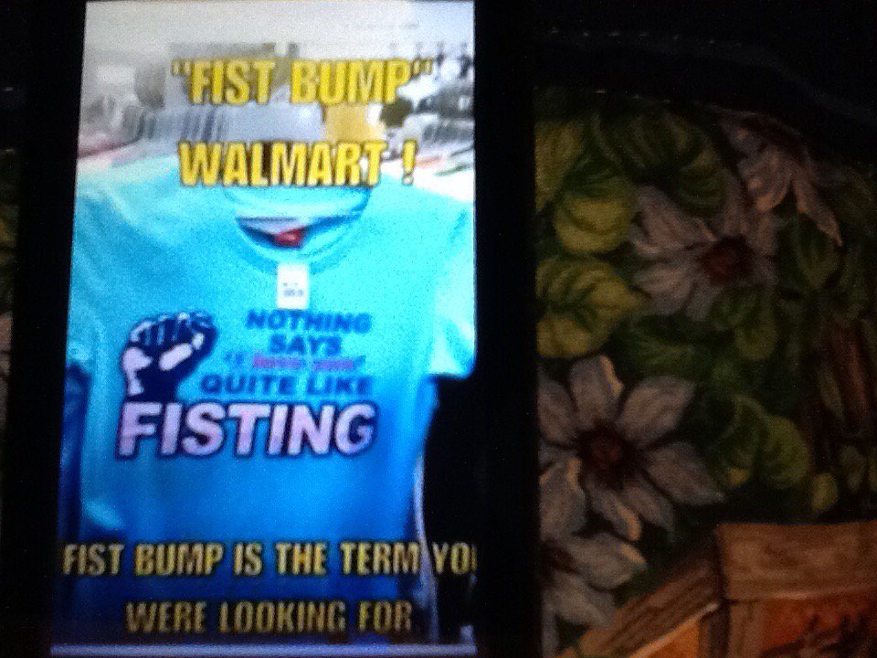_GatorBaby81's tweet photo. Only in Walmart would you find this.......ROFLMFAO! https://t.co/uSAcf6kAEh
