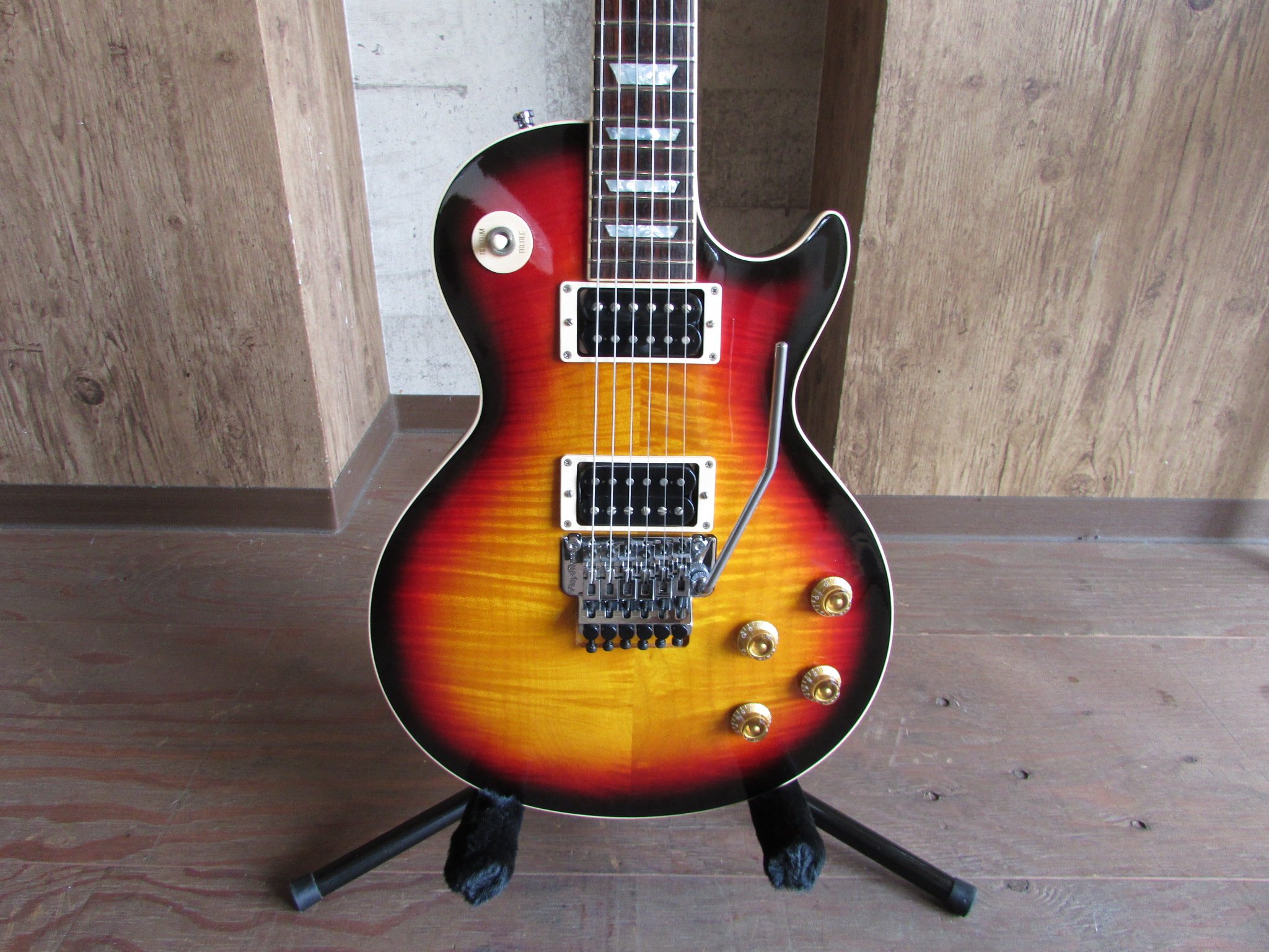 Bygギター ショップ バックヤードガレージ 新入荷情報 Les Paul Axcess ﾌﾛｲﾄﾞﾛｰｽﾞ付きの レスポール ヒールカット等もありモダンな仕様です 目立った傷もなく美品 ハードケース付きです 中古ギター Gibson ギター T Co