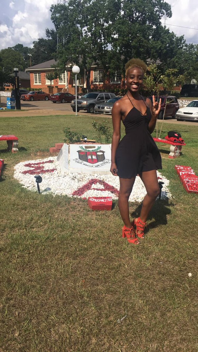 _Jossette_'s tweet photo. I Love My Sigma Alpha Iota #KappaMuMade #TitanicPitchesSpring16 #AcousticRose (that's me) #1903🌹 I slayed 😌❣ https://t.co/NsOPK0hDlA