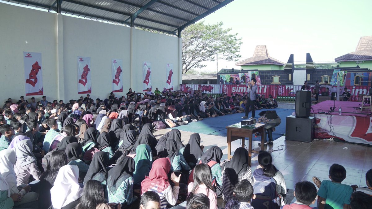 Moektito's tweet image. Yak! SMAN 1 NGANJUK Saya harap banyak bermunculan Creator baru dari kota NGANJUK! #LoopKePo #LOOP_ID