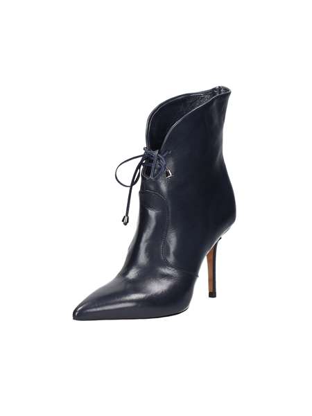 Fallarino_Store's tweet photo. La chiave per un inverno glam?Il total black.Lasciatevi ispirare da #Tiffi su #FALLARINO.IT https://t.co/IBzeQtTRkQ https://t.co/d2jBmkby8L