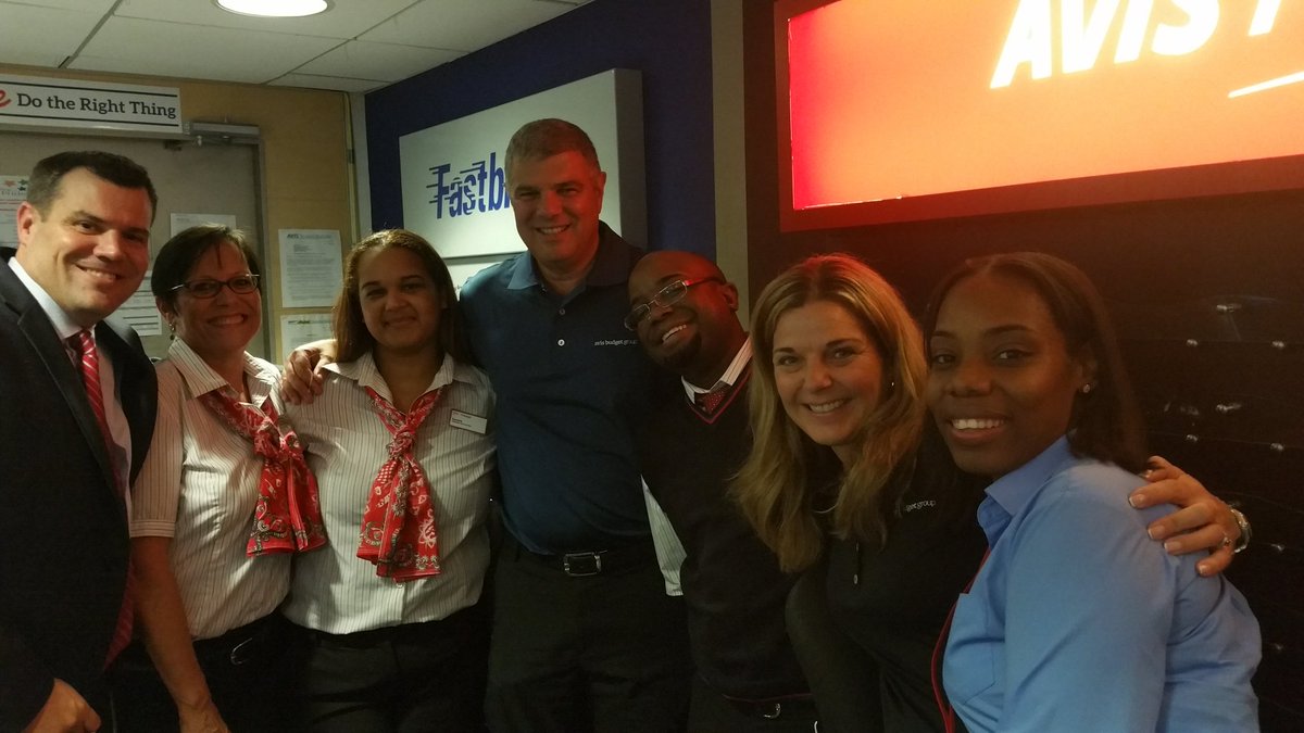 LisaHRSEA's tweet photo. Joe and Gina visiting the counters in Tampa! @GoAvisBudget @abgFlorida #abgpride16 https://t.co/syh7C7Zjhp