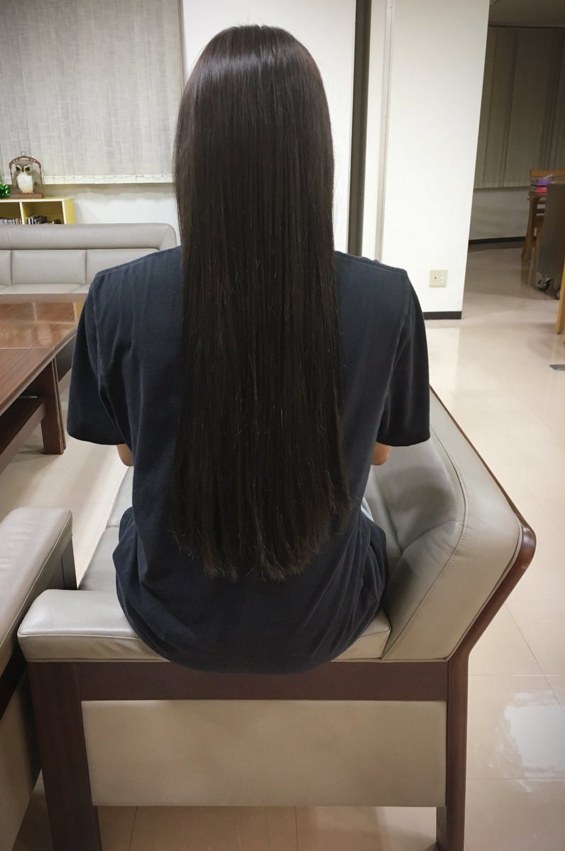 Uzivatel 岡本 彩也花 Na Twitteru ヨリと一緒に美容院行ってきた カラーとトリートメント 髪が長 い長 い 果たして どこまで伸びるのか 伸ばすのか こうみても髪乾かすの15分あれば終わります
