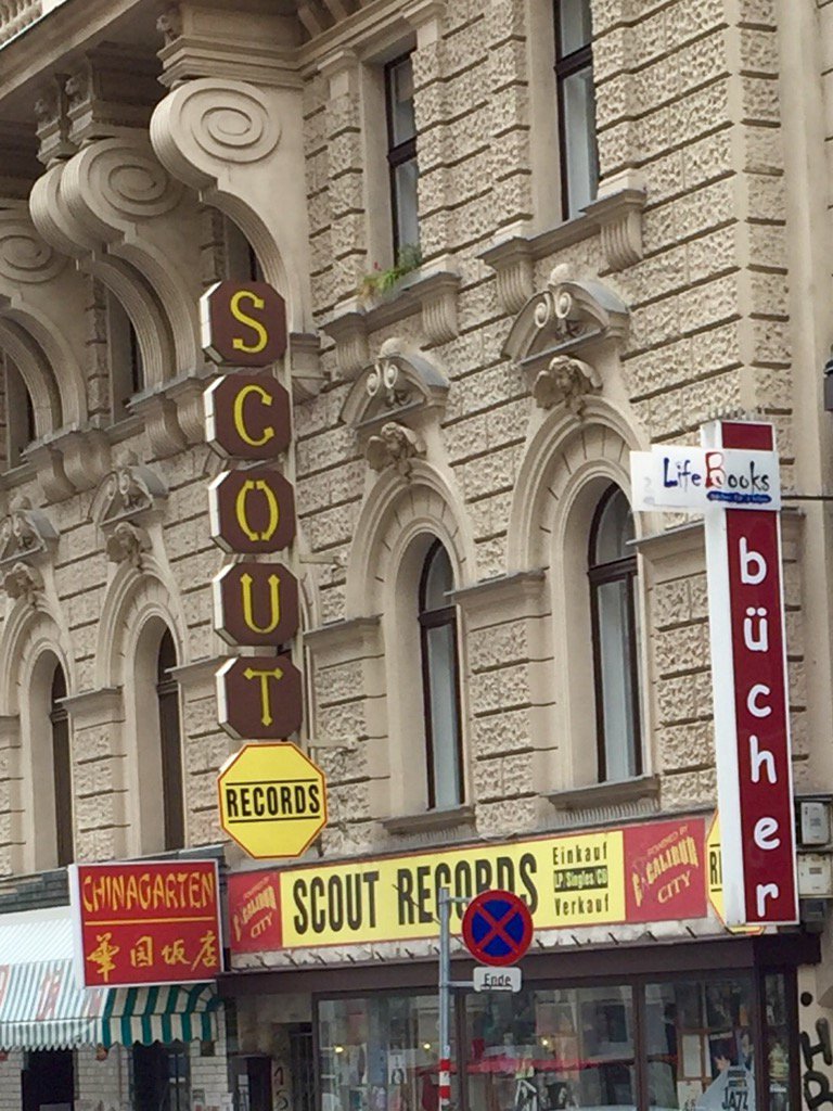 leonardbenardo1's tweet image. The holy trinity: Record store, bookstore, Chinese restaurant
#mylifeinanutshell