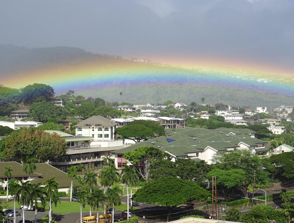 KayCalef's tweet photo. Low rainbow over @PunahouSchool #PunahouSchool https://t.co/4ZRwb7Av6j
