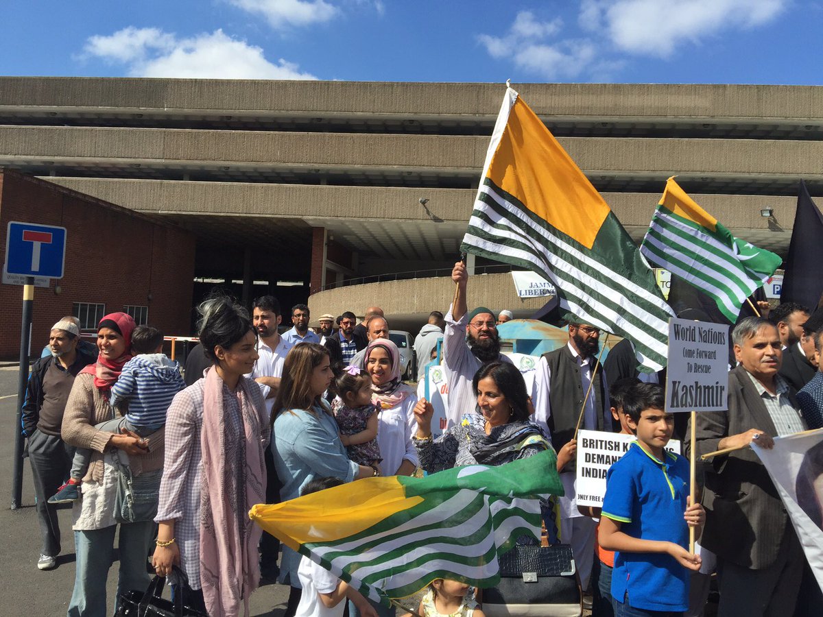 MurtazaViews's tweet photo. British Kashmiris protest in birmingham against genocide of Kashmiris by Hitler-inspired Hindutva Indian army https://t.co/8KysFUoTXC