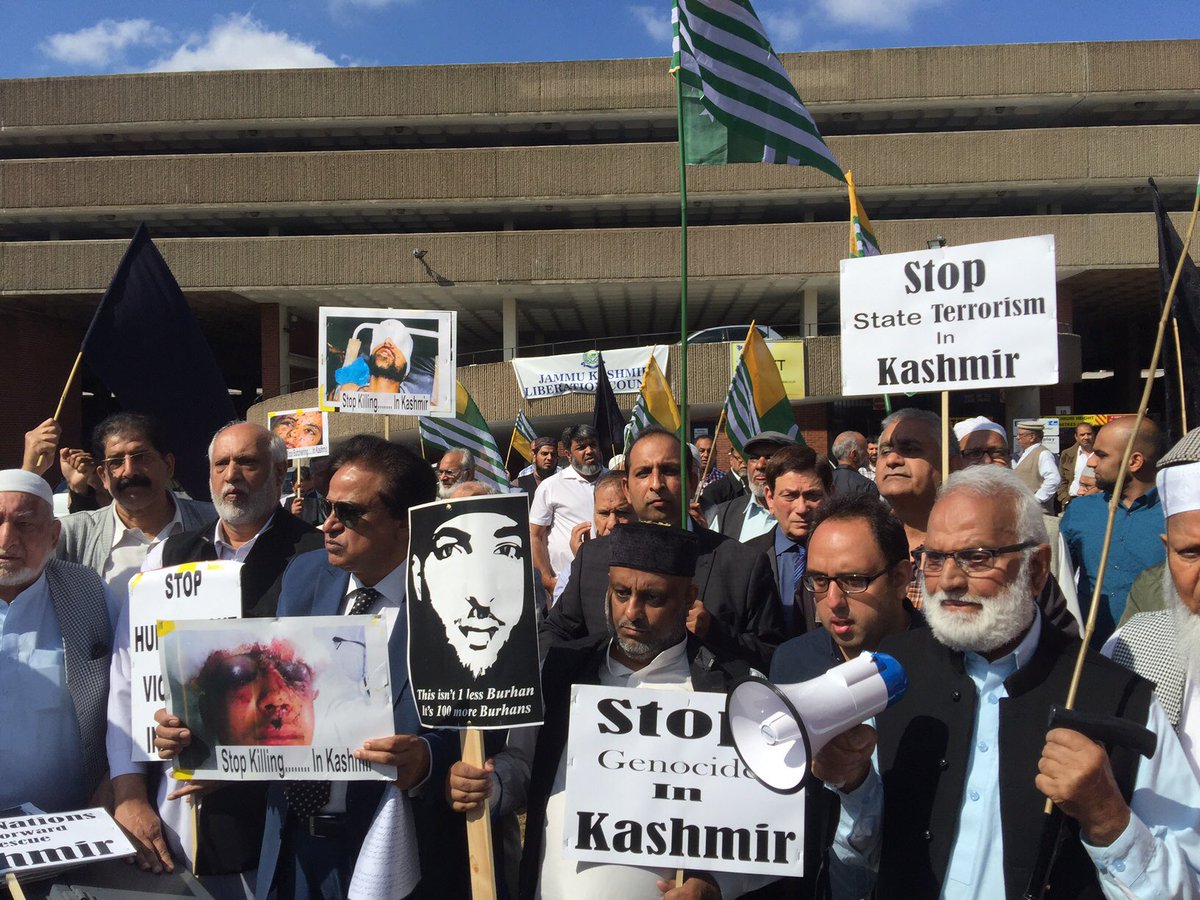 MurtazaViews's tweet photo. British Kashmiris protest in birmingham against genocide of Kashmiris by Hitler-inspired Hindutva Indian army https://t.co/8KysFUoTXC