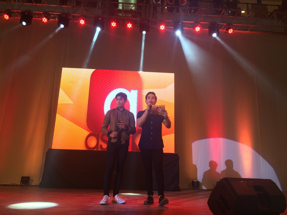 DiegstersReal's tweet photo. . @loyzagadiegs with @graecamfer Abreeza Mall Davao City 

#AsapDavao
#Kadayawan2016 
#breezykadayawan 

©📷 https://t.co/BUTYdOzpKj