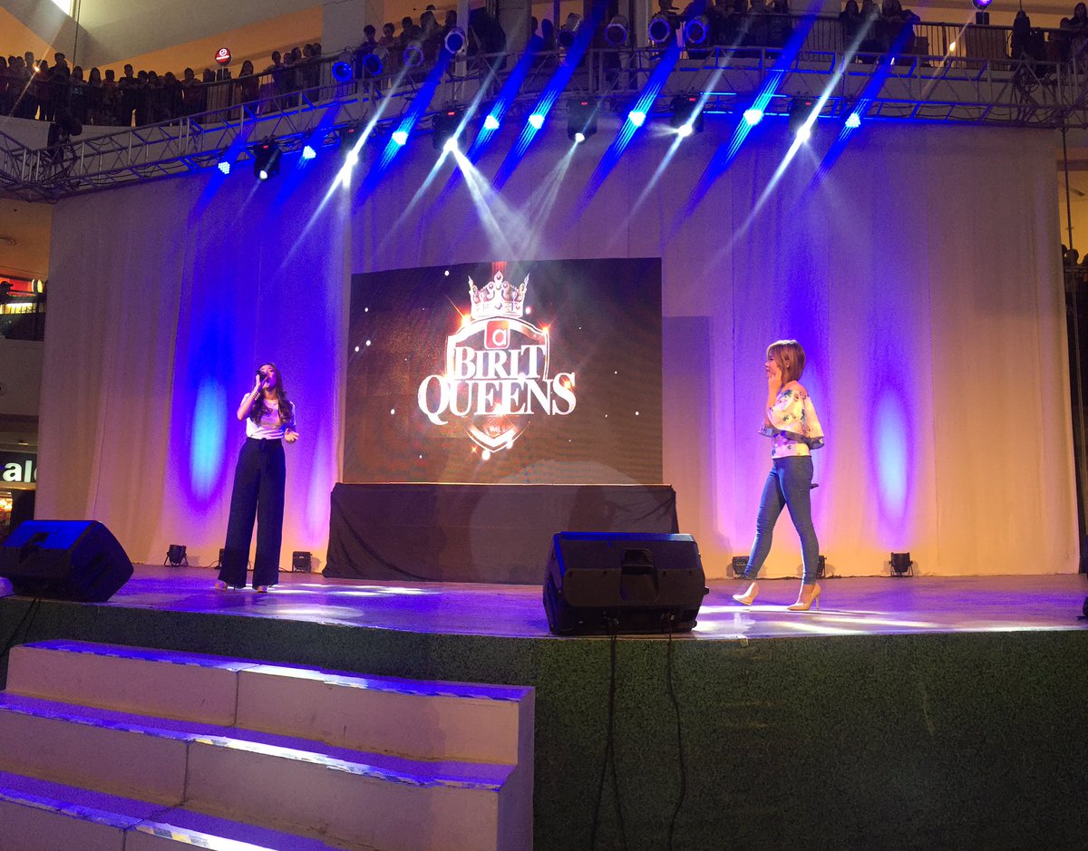 meetbridgette's tweet photo. @itsMorissette and @Klarissedguzman  on Stage for #AbreezaAyalaMall #breezykadayawan https://t.co/PFBPclml8H