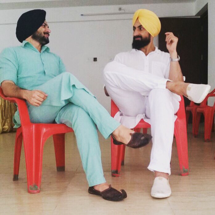 VikramjeetVirk's tweet image. Candid Shot By @JimSharmaa 😍 On #WorldPhotographyDay #Sardari #SikhiSaroop #ChitChat With @LakhaLakhwinder 😍