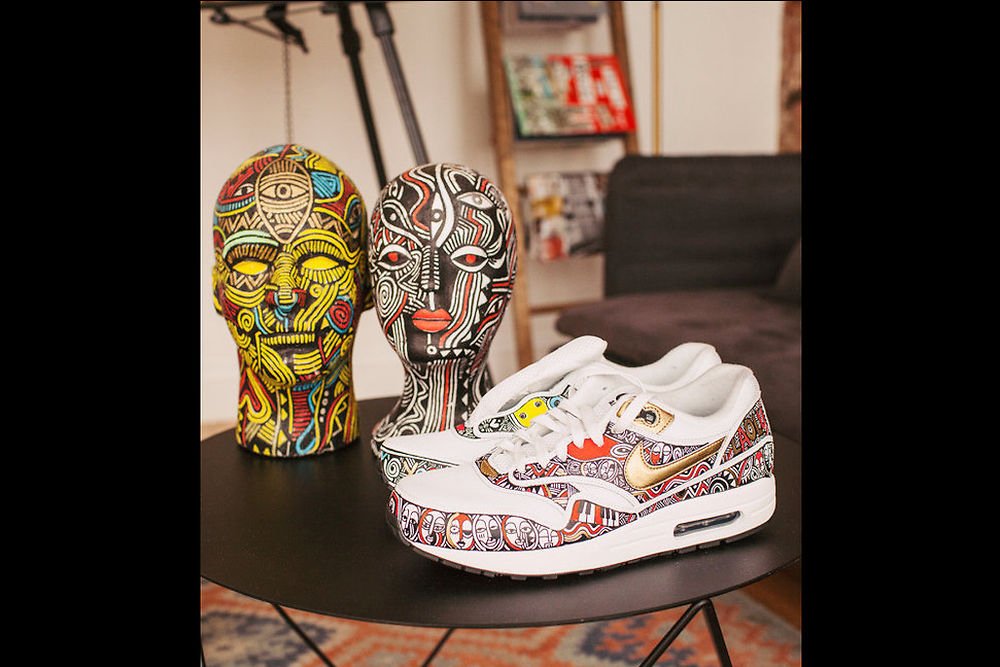 LittleAfrica__'s tweet photo. [ART] @laolusenbanjo, l’ #artiste qui magnifie l’ #art #yoruba https://t.co/u8j9gmfvPL https://t.co/w1fwFznpo2
