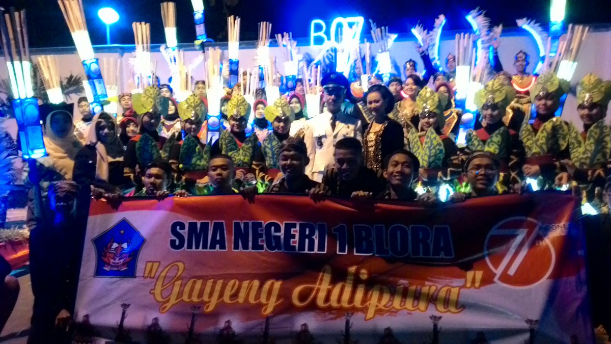 taufanaffandi1's tweet photo. Festival 1000 lampion #bloramabyormabyor @sma1blora @info_Blora https://t.co/FeRNUwtJtZ