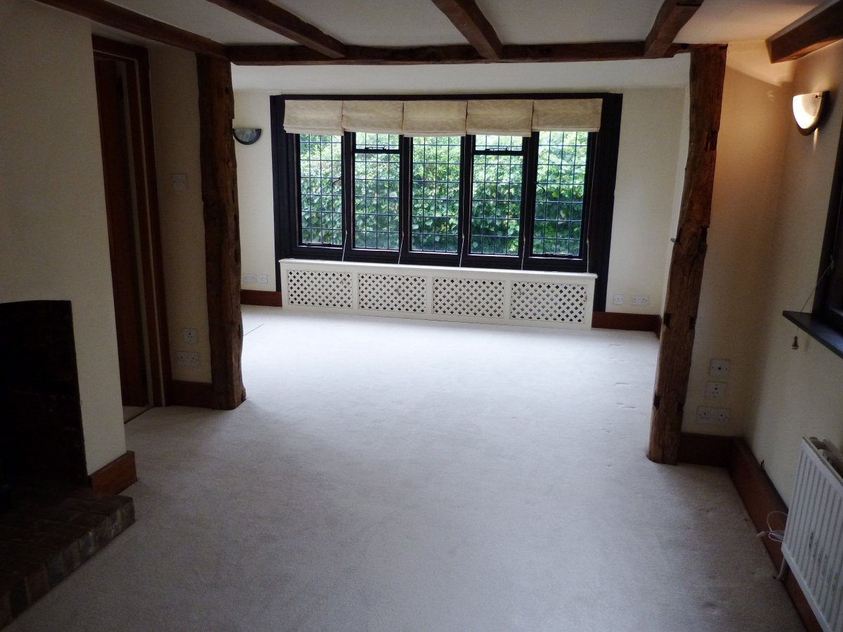 To Let, Rye. £1100 PCM.2 
A charming 3 bed cottage set in the Citadel, Rye. In a tucked away position.