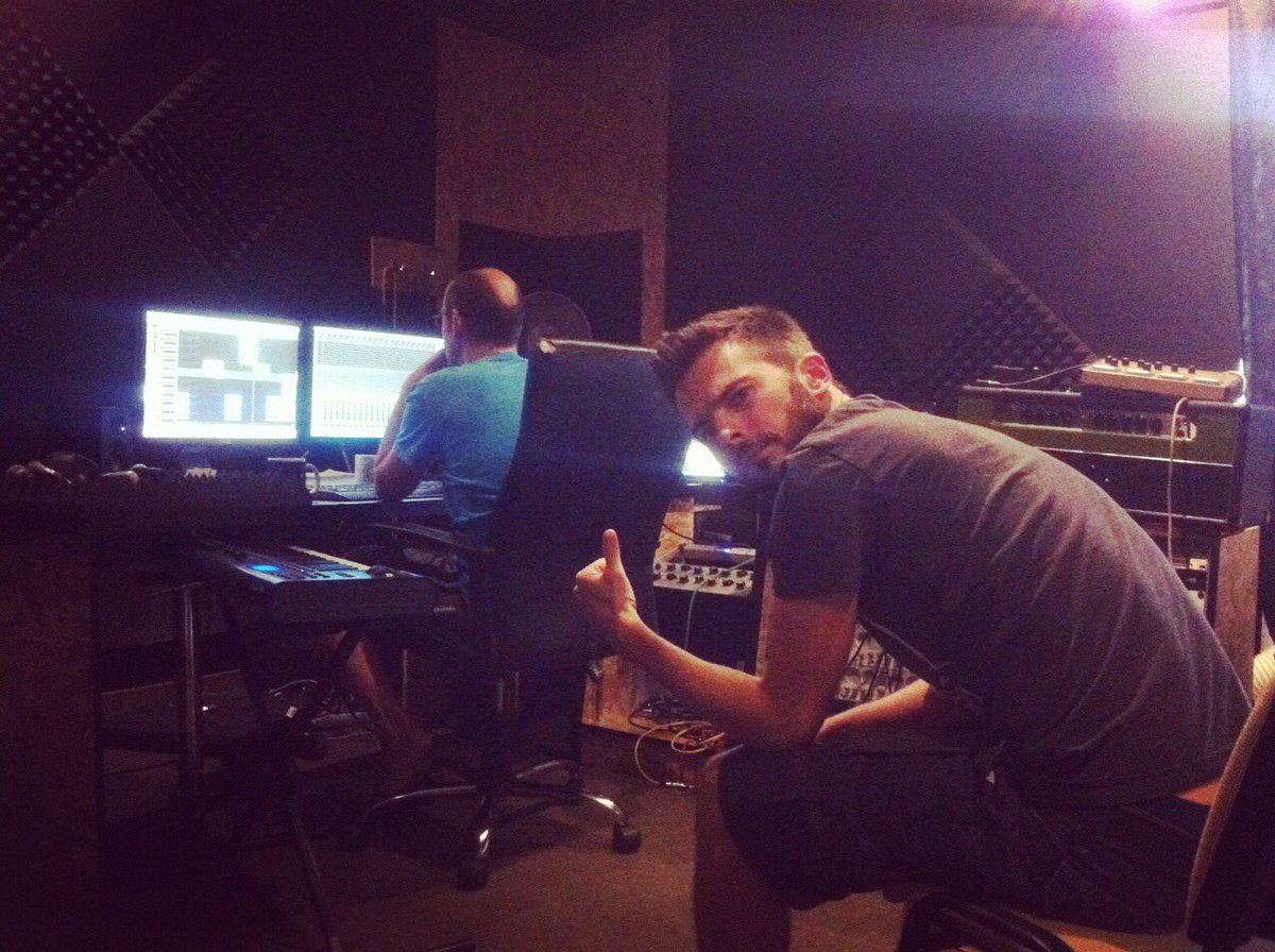 carrionpl's tweet photo. Śpiewamy, rejestrujemy, siedzimy i wcale się nie nudzimy :-) #studio2016 #nowapłyta #carrion https://t.co/cluu1lW0sy