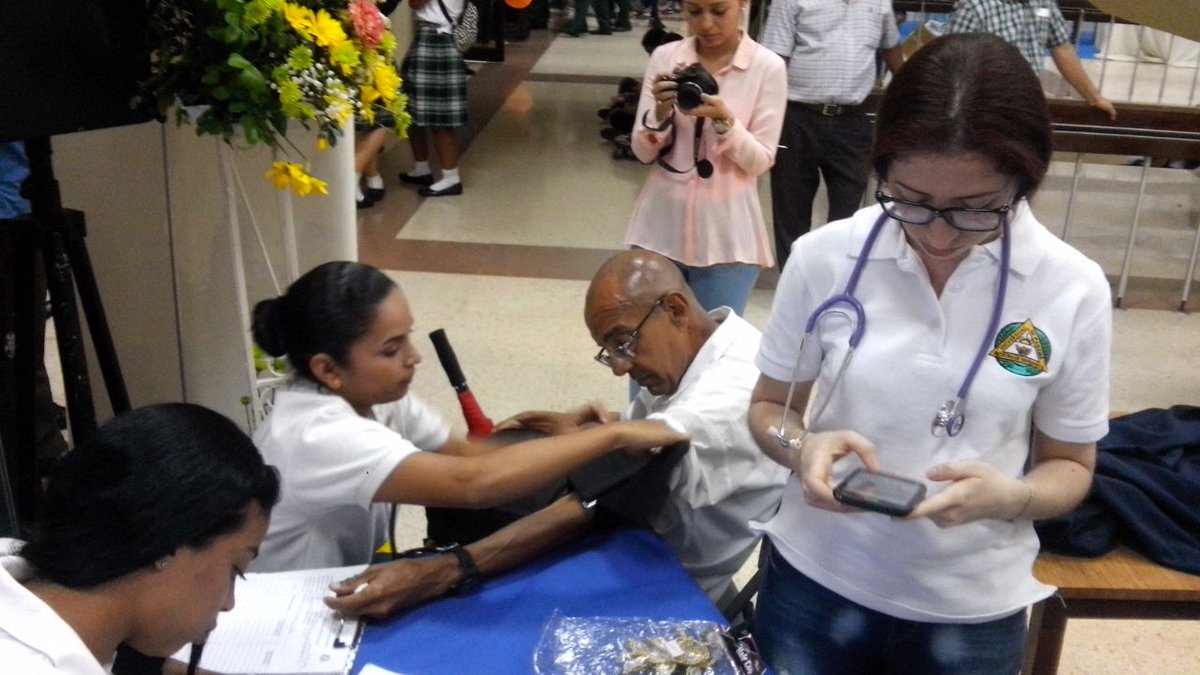DiarioDigitalUP's tweet image. Estudiantes de Enfermeria participan activamente en la Feria del Libro #somosup