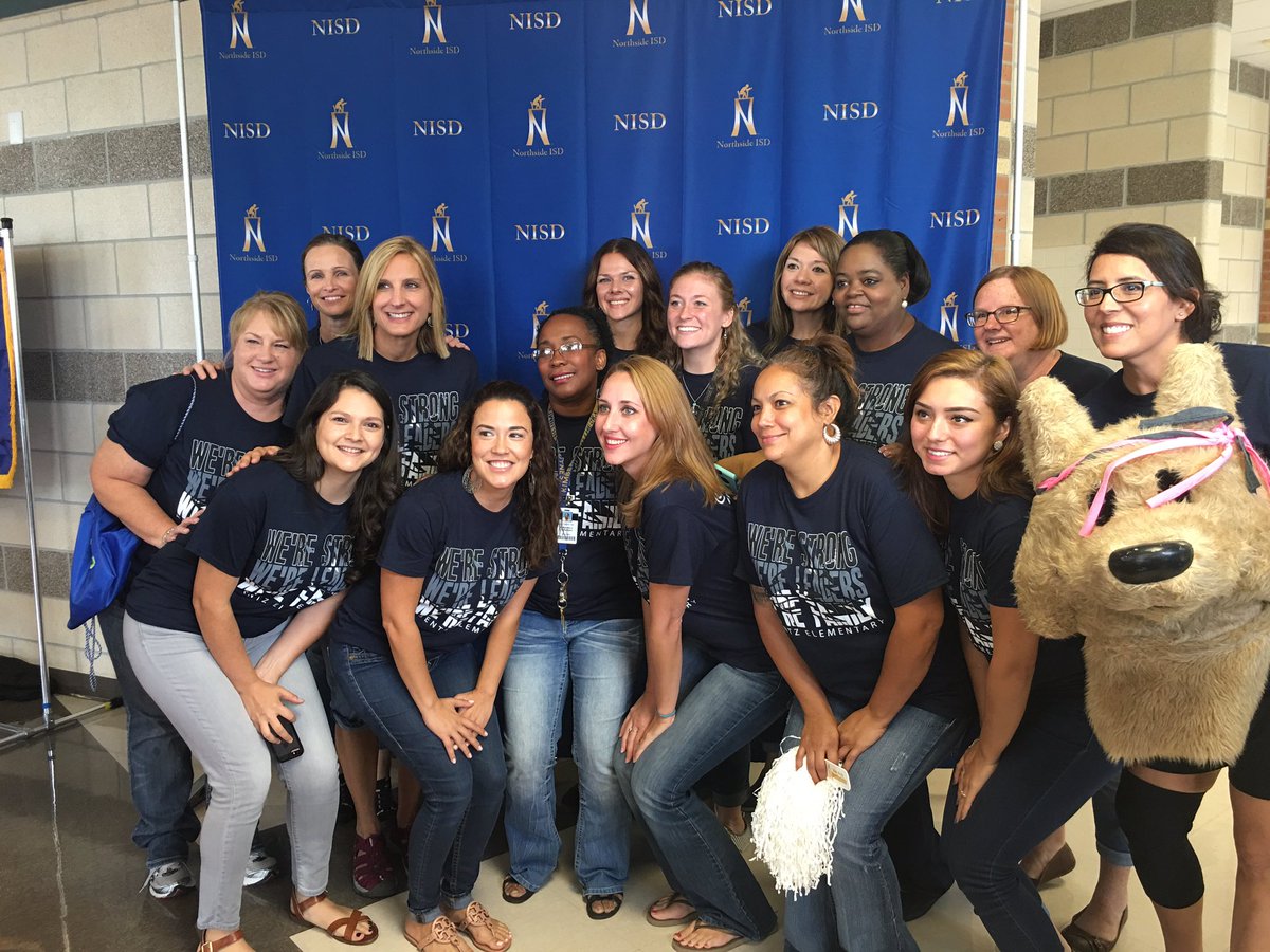 TKGarza414's tweet photo. Convocation!! 2016-2917 #ConvoSelfie #Kuentzproud https://t.co/5LZlZhT241