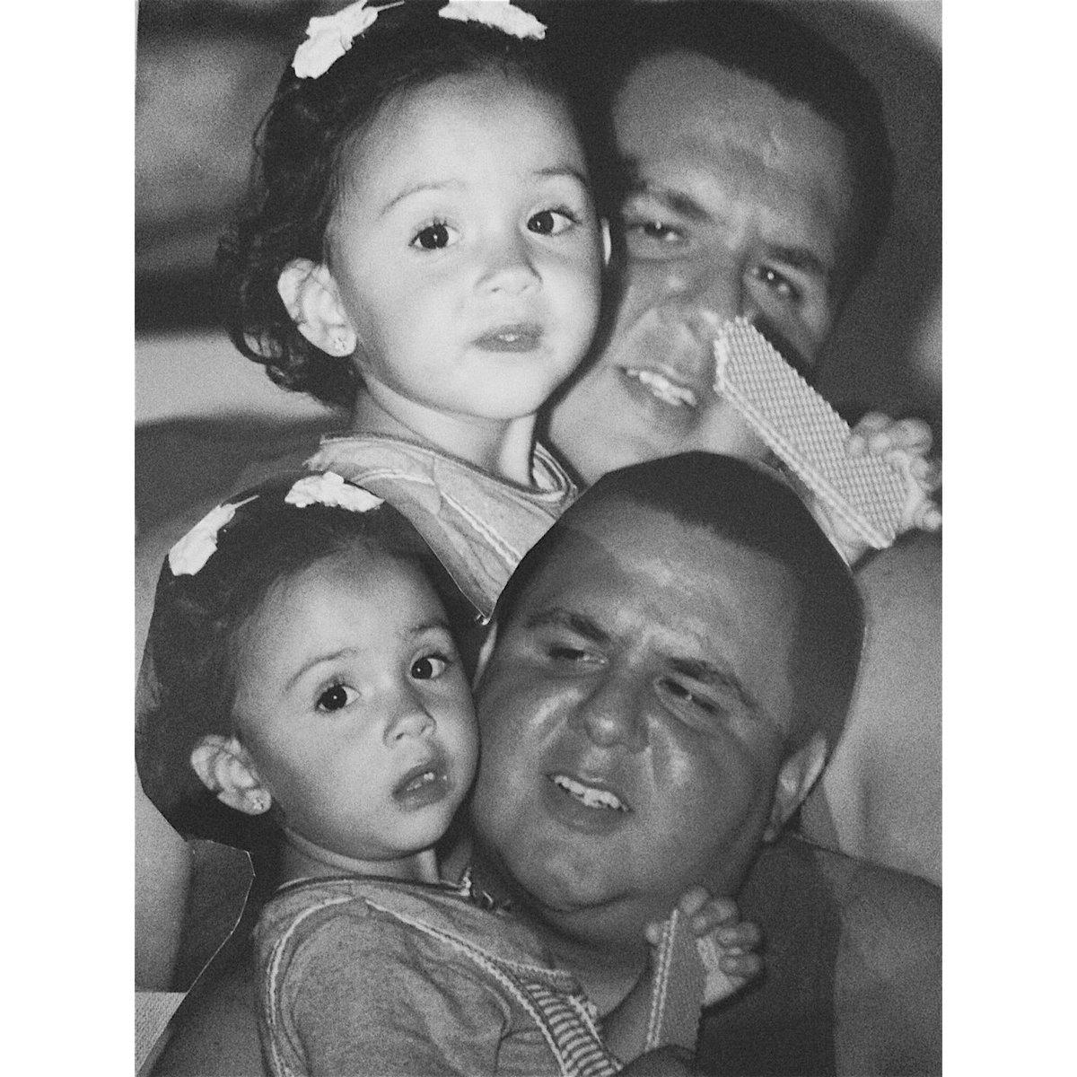 Mich_Parra98's tweet photo. Lo único que quisiera  en estos momentos es que me abrazaras y que te quedaras conmigo para siempre  extraño. https://t.co/UUMponBmYD