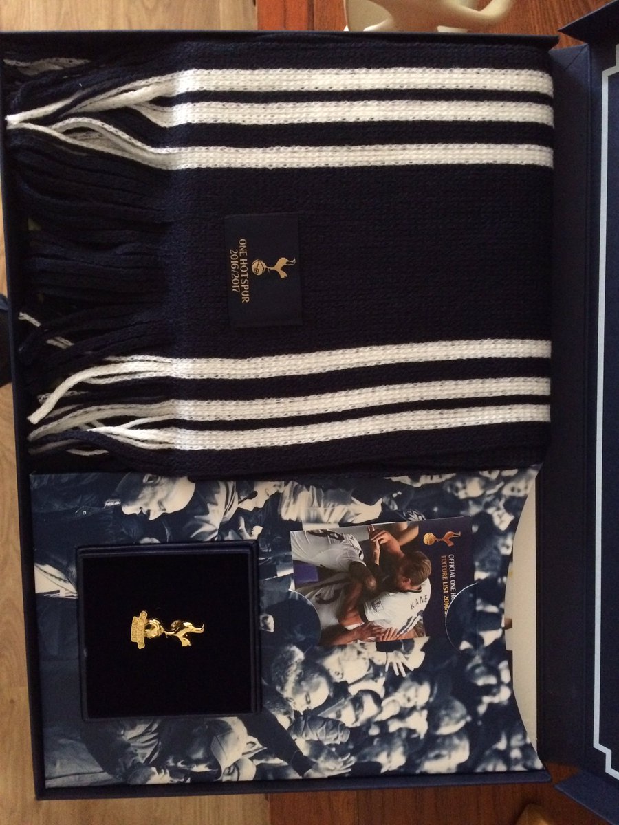 Normslaw's tweet photo. Lovely #BronzeMember gift this season - thank you @SpursOfficial #classy #wearwithpride #COYS https://t.co/ejcnKxFOAG