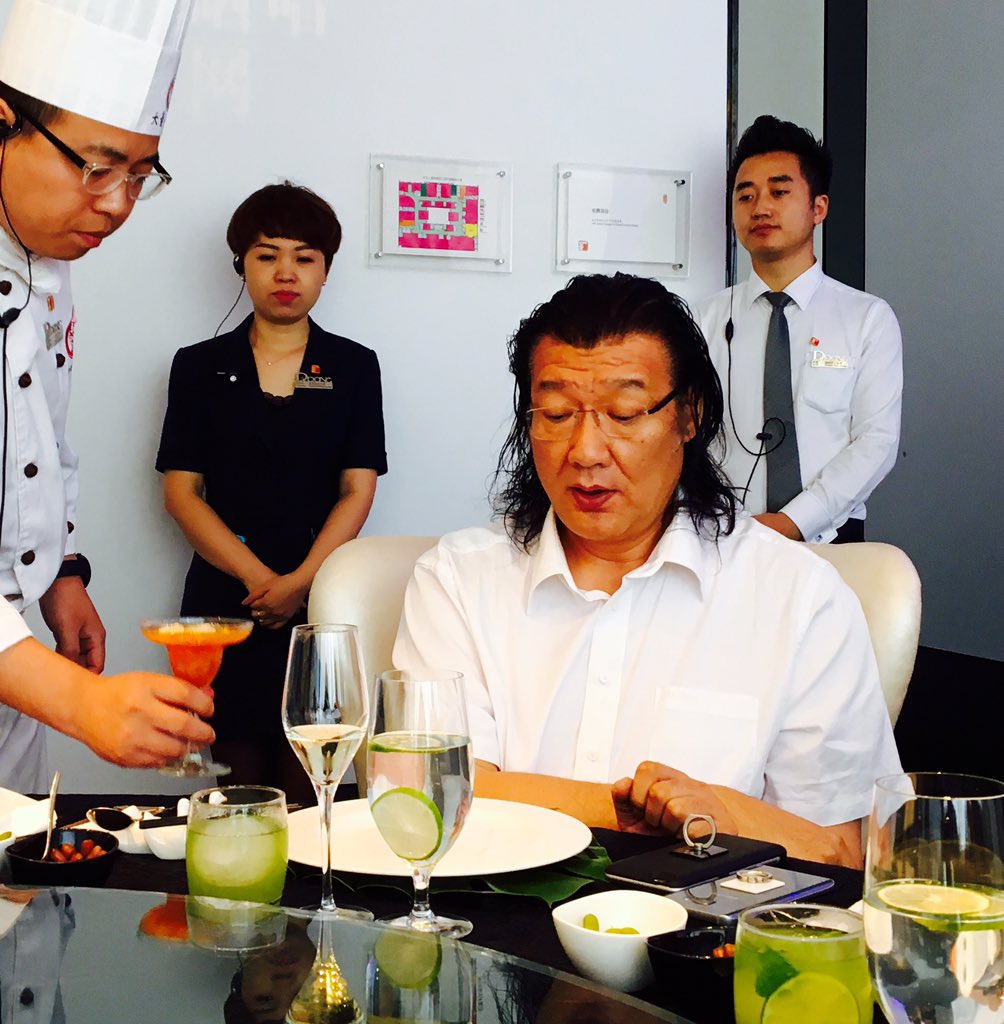 Excepcional el pato pekinés chef #DaDong. Piel hojaldrada se infla como cochinillo de @ChefMSandoval Técnica única