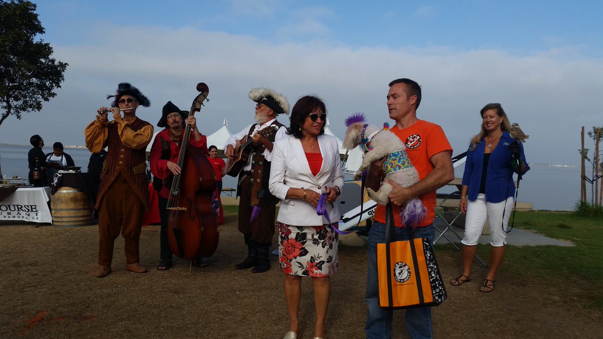 thinkchulavista's tweet photo. Setting up for #cvharborfest tomorrow! Get your pet ready for the #petparade! @CVHarborFest https://t.co/zWtOAqLhAK