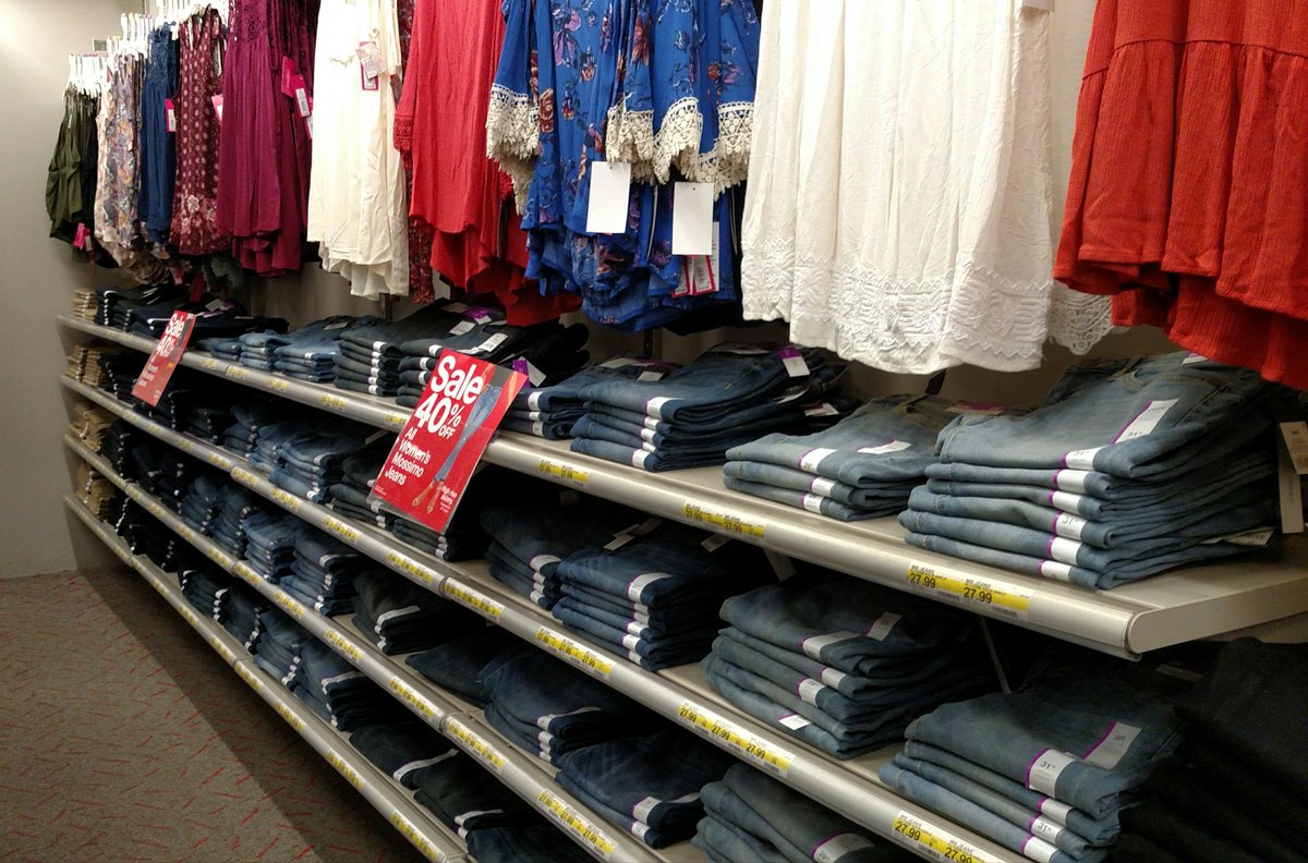 HaileyDBoling's tweet image. T-1082 is 40% off jeans ready @Schreibi_Knight @OneEyedLance #jeansale #fortypercentoff