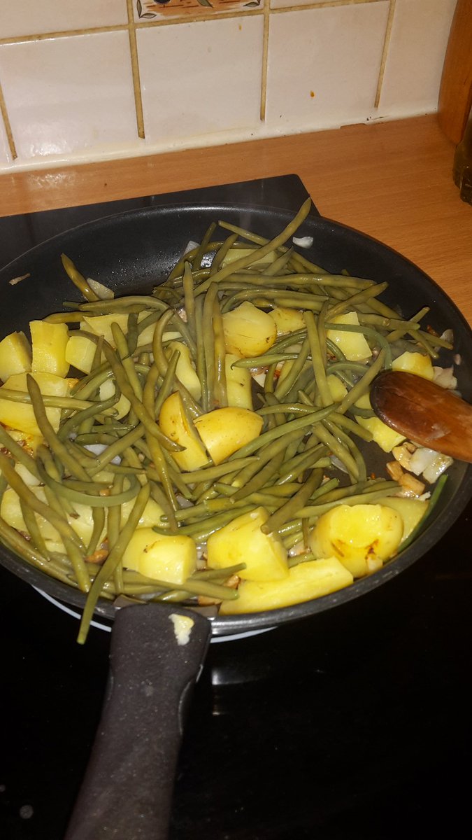 titouzecat's tweet photo. Poelle maison
#Miam
#BioEtBon 
C'est pour demain midi. Ce soir oeufs coques😋 https://t.co/jo1Sb7wSfY