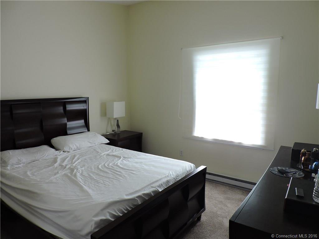 InnovProp's tweet image. Another STEAL! This property has a total of 6 rooms and it is 2 floor living, it also has a garage that is attached.