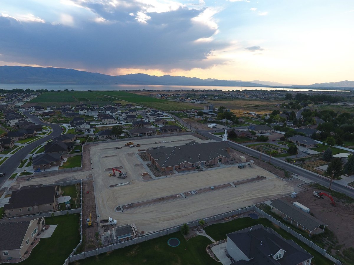 vineyardcity's tweet photo. Photo Feature Friday! Check out this aerial shot of Vineyard! 📸 @shawn_ashlee_addi #vineyardUT #photofeaturefriday https://t.co/Bx6Ude1xmb